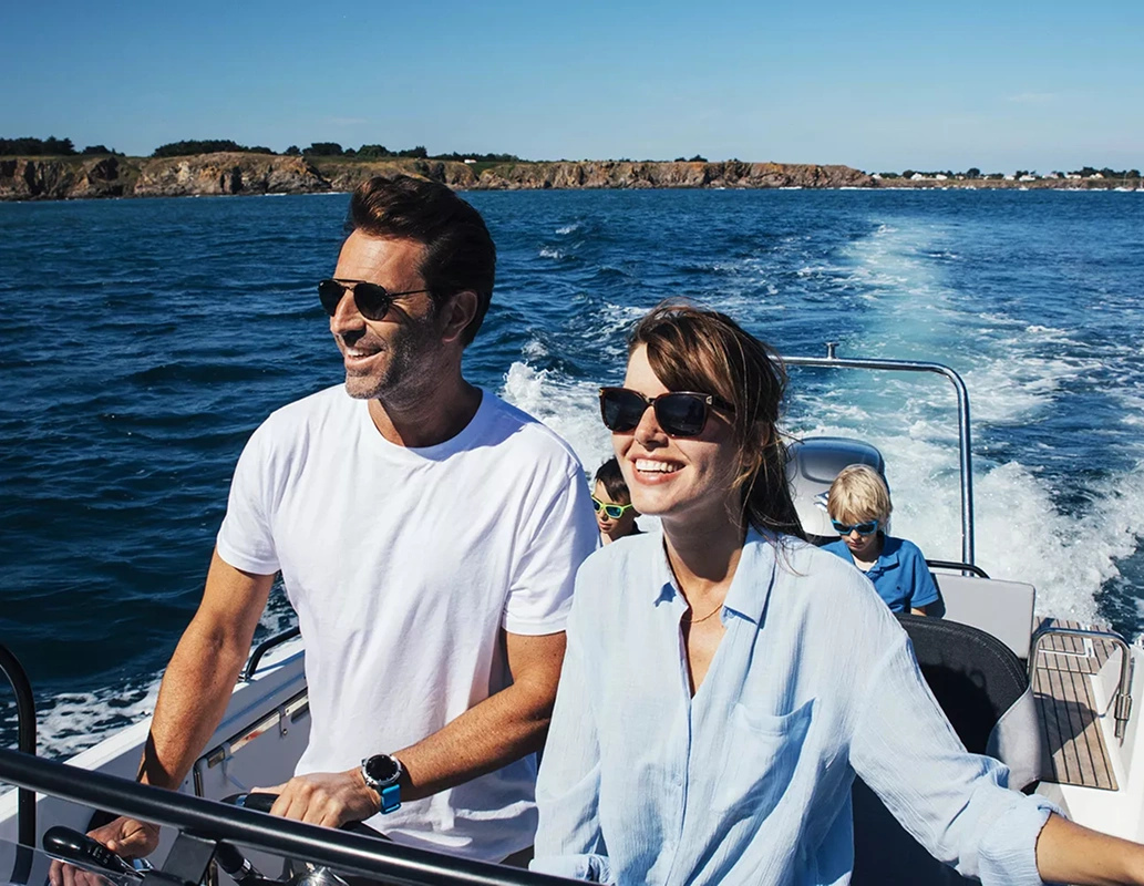 ПРИСОЕДИНЯЙТЕСЬ К СЕМЬЕ BENETEAU